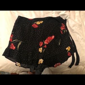 Ruffle shorts -skort flower/polka dots